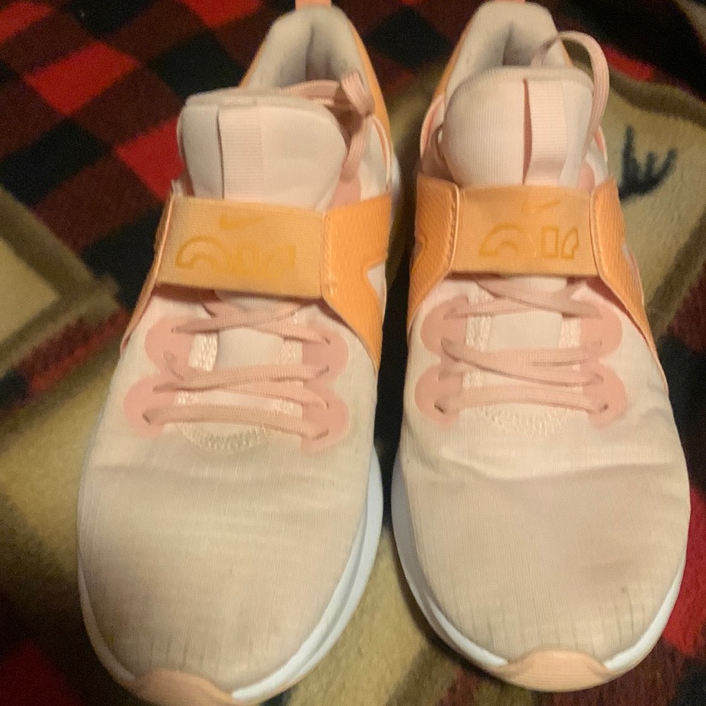 Nike air max women’s 7.5. Price to sell!